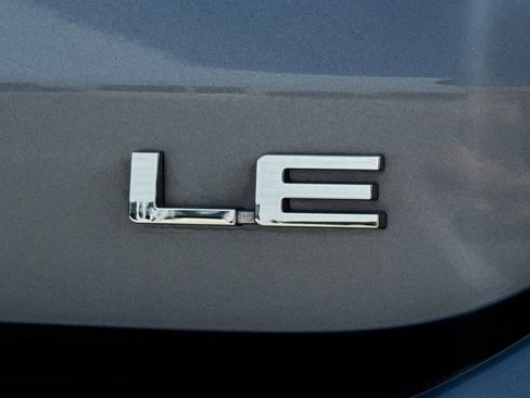 Used 2023 Toyota Highlander LE FWD image 9
