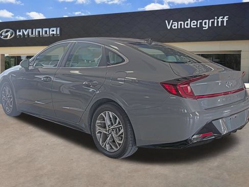 Used 2021 Hyundai Sonata SEL FWD image 2