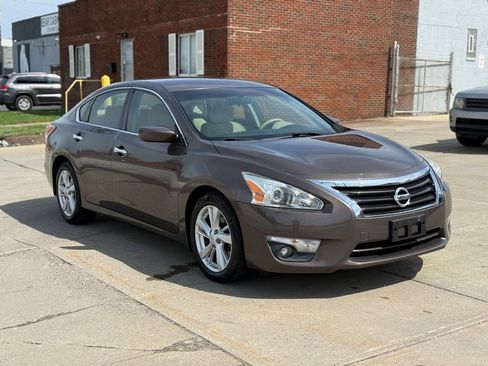 Used 2015 Nissan Altima 2.5 SV image 4
