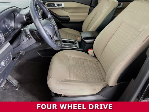 Used 2020 Ford Explorer XLT w/ Comfort Package image 3