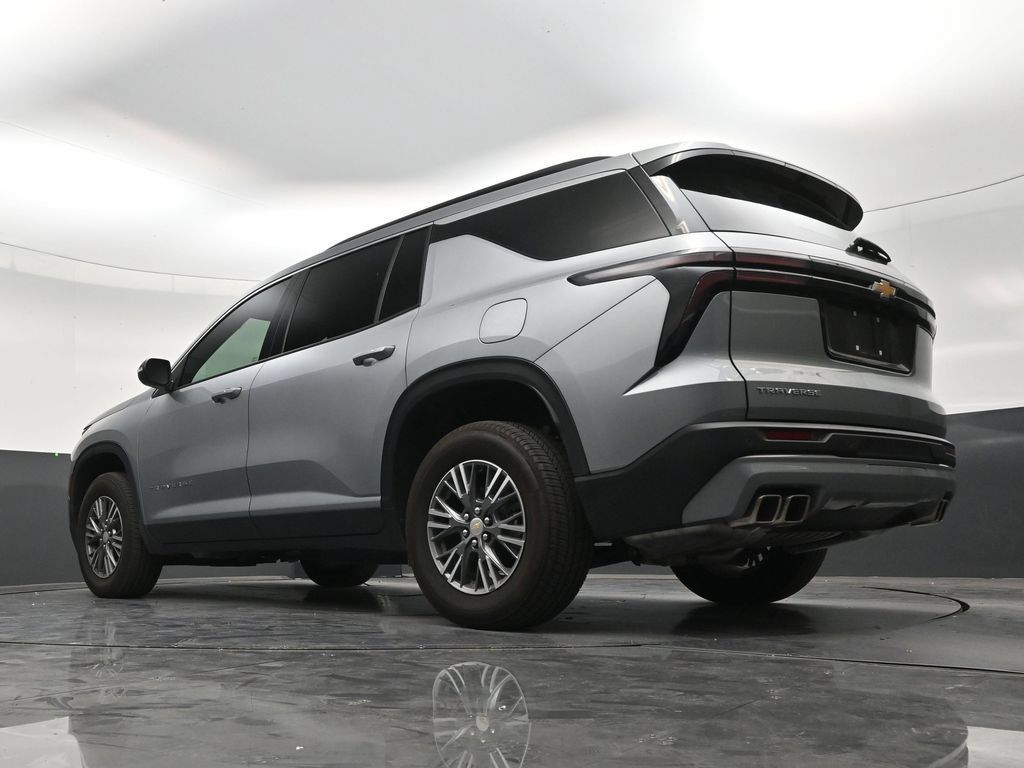 Used 2026 Chevrolet Traverse LT FWD image 21