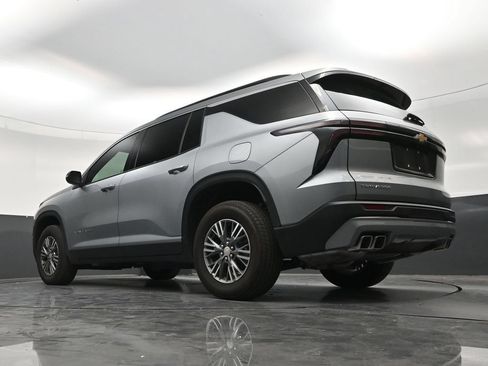 Used 2026 Chevrolet Traverse LT FWD image 21