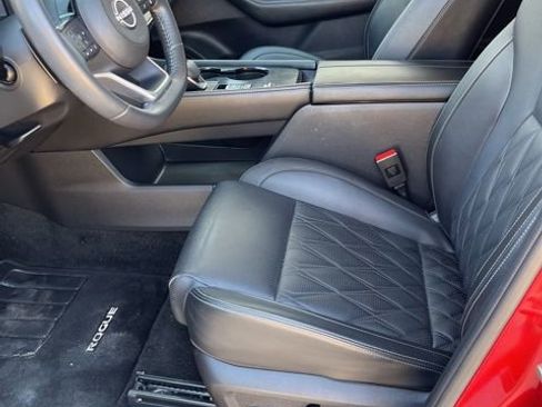 Used 2023 Nissan Rogue Platinum image 12