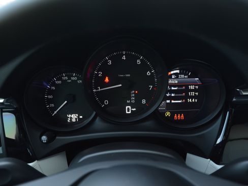 Certified 2026 Porsche Macan AWD/4WD image 17