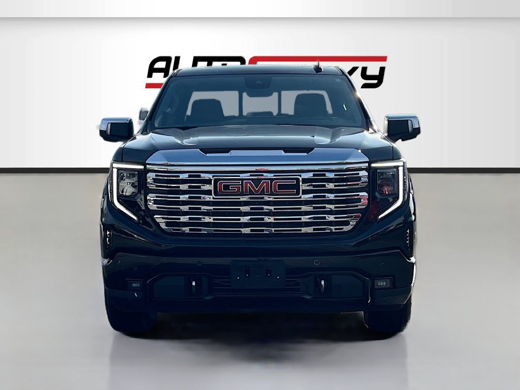 Used 2023 GMC Sierra 1500 Denali w/ Technology Package AWD/4WD image 2