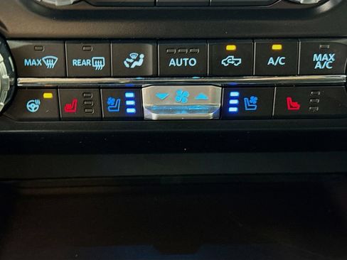 Used 2024 Ford F150 Platinum w/ FX4 Off-Road Package AWD/4WD image 21