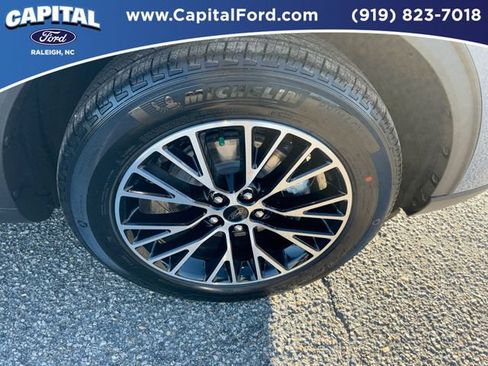 New 2026 Ford Escape SE FWD image 13