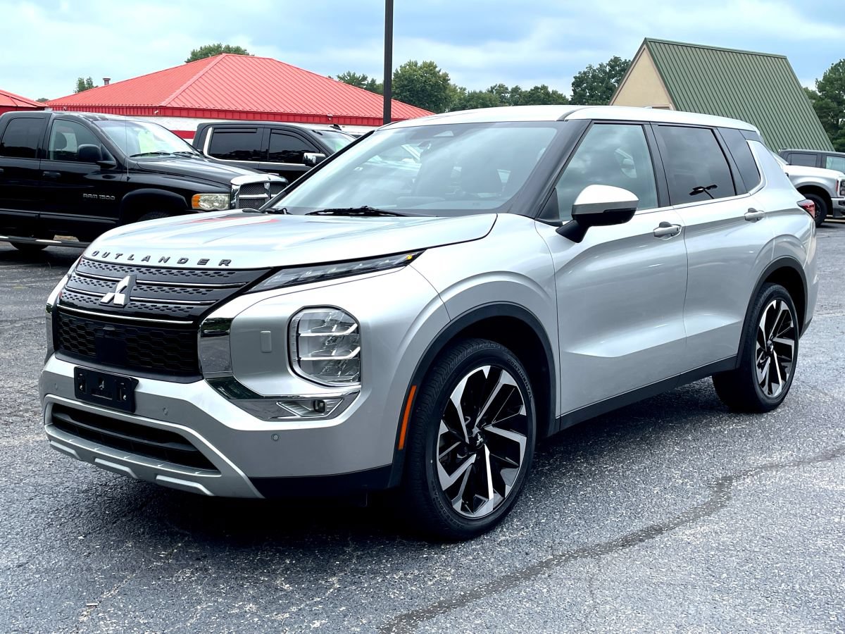 Used 2022 Mitsubishi Outlander SE AWD/4WD image 1