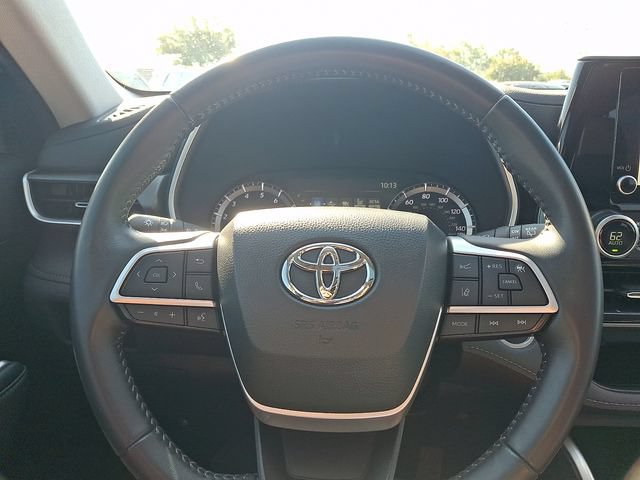 Used 2024 Toyota Highlander XLE FWD image 20