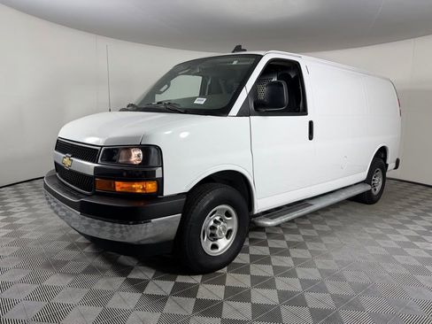 Used 2024 Chevrolet Express 2500 w/ Driver Convenience Package image 9