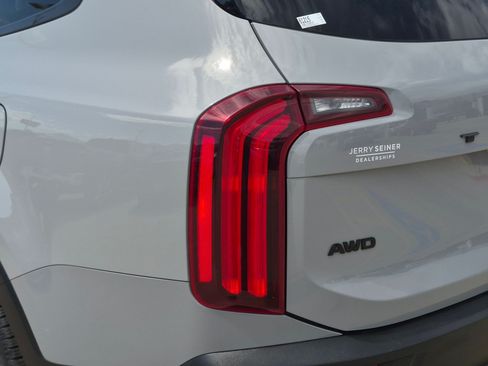 Certified 2022 Kia Telluride SX w/ SX Prestige Package AWD/4WD image 12