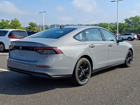 Used 2025 Honda Accord SE image 6
