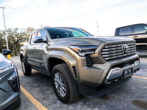Certified 2025 Toyota Tacoma Limited AWD/4WD image 6