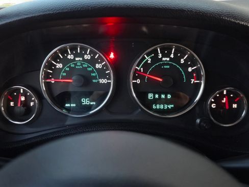 Used 2018 Jeep Wrangler Unlimited Sahara AWD/4WD image 22