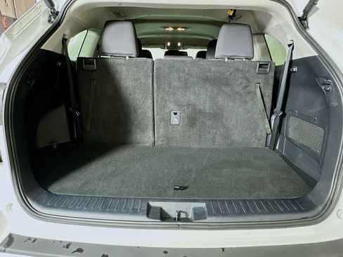 Used 2024 Toyota Highlander LE image 31