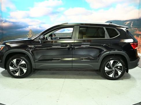 Used 2024 Volkswagen Taos SE image 5