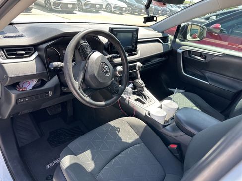Used 2021 Toyota RAV4 XLE w/ Convenience Package FWD image 15