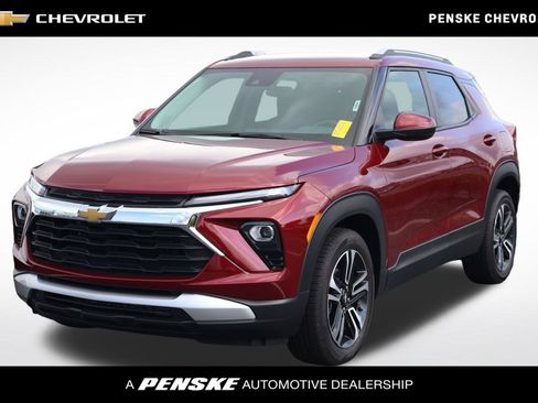 Used 2024 Chevrolet TrailBlazer LT w/ LT Cold Weather Package FWD image 1