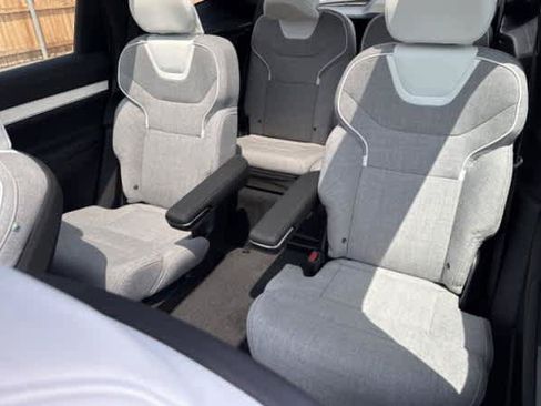 Used 2025 Volvo EX90 Ultra AWD/4WD image 7