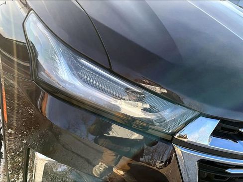 Used 2023 Chevrolet Traverse LT image 33