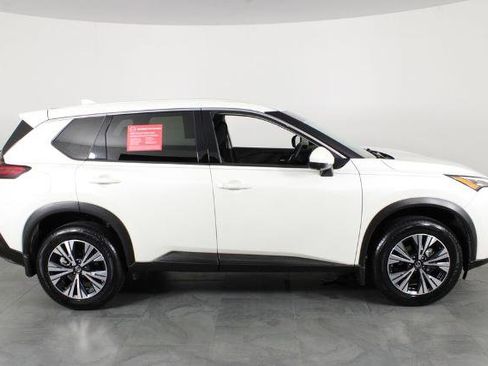 Certified 2021 Nissan Rogue SV FWD image 15