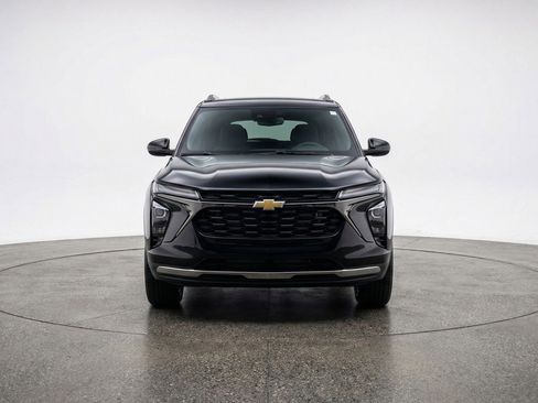 Used 2025 Chevrolet TrailBlazer LT FWD image 2