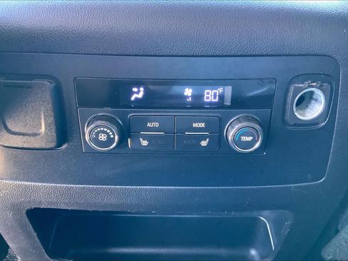 Used 2017 GMC Yukon SLT image 30