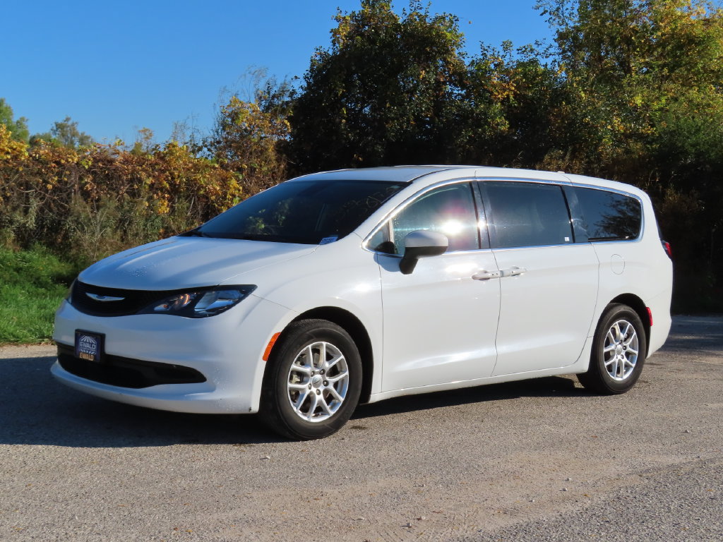 Certified 2023 Chrysler Voyager LX FWD image 8