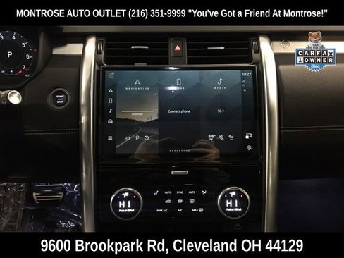 Used 2024 Land Rover Discovery Dynamic SE image 18