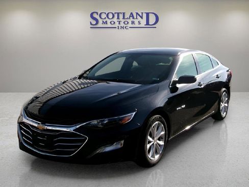 Used 2025 Chevrolet Malibu LT FWD image 2