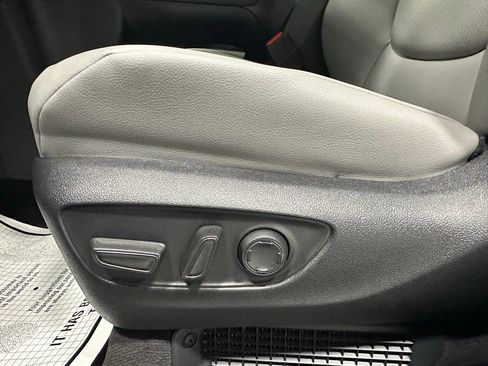 Used 2025 Toyota Sienna XLE image 12