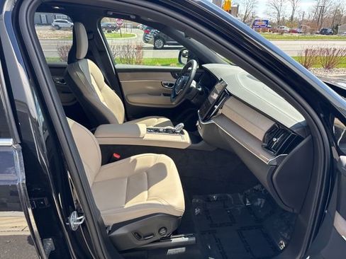 Used 2025 Volvo XC90 B6 Plus image 15