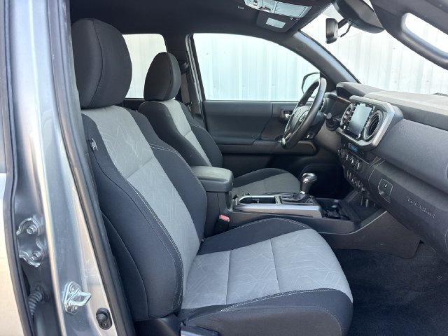 Used 2021 Toyota Tacoma TRD Sport AWD/4WD image 29