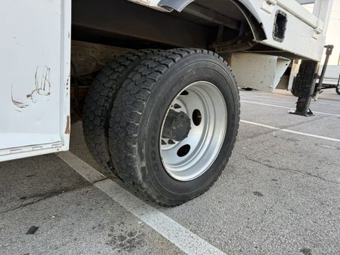 Used 2007 Ford F550 2WD Regular Cab Super Duty image 15