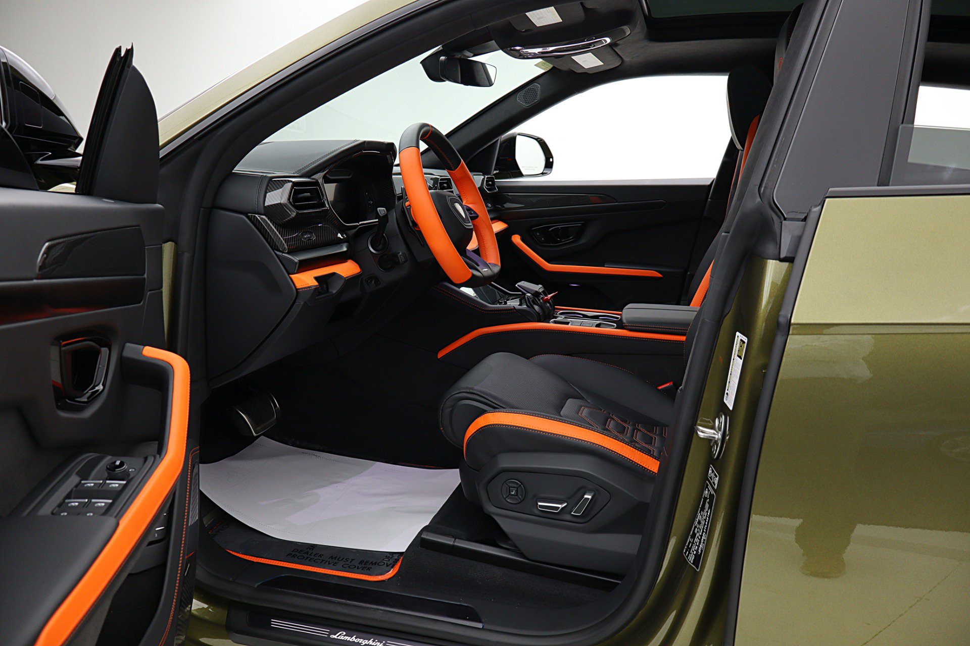 Used 2026 Lamborghini Urus SE AWD/4WD image 34