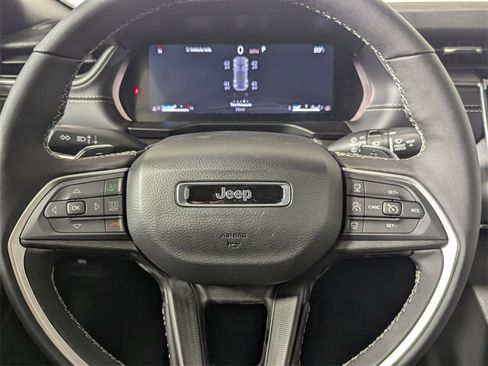 New 2025 Jeep Grand Cherokee Altitude image 18