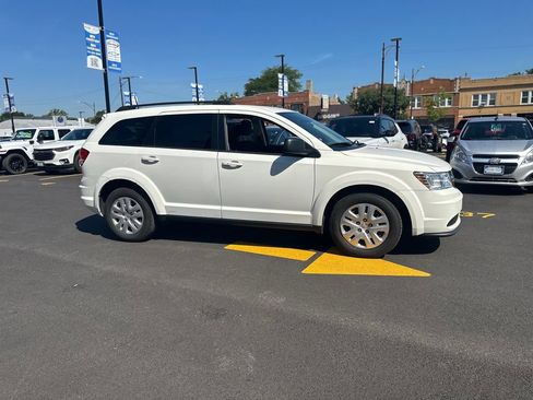 Used 2019 Dodge Journey SE FWD image 2