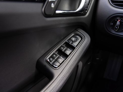 Certified 2026 Porsche Macan AWD/4WD image 21