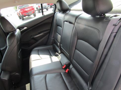 Used 2017 Chevrolet Cruze Premier image 13