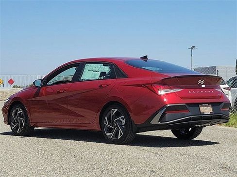 New 2025 Hyundai Elantra SEL image 23