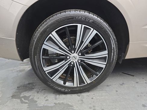 Used 2023 Volvo XC60 B5 Plus w/ Protection Package Premier FWD image 17