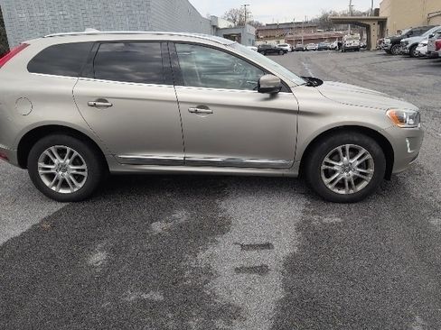 Used 2016 Volvo XC60 T5 Premier w/ Proximity Package image 5