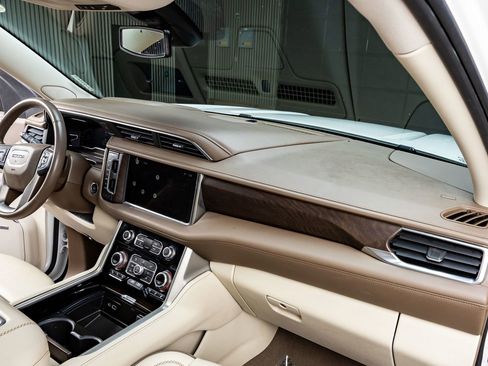 Used 2022 GMC Yukon XL Denali w/ Max Trailering Package image 18