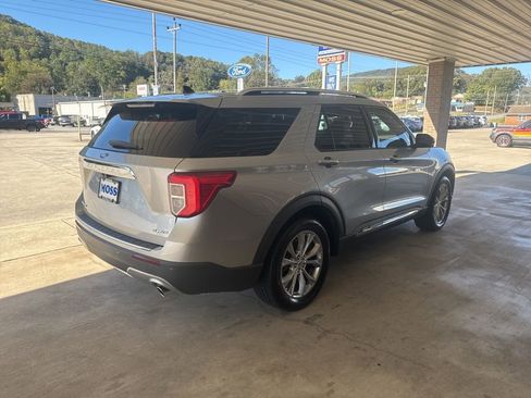 Used 2021 Ford Explorer Limited w/ Equipment Group 301A image 4