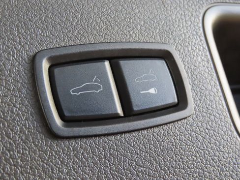 Certified 2024 Porsche Macan AWD/4WD image 48