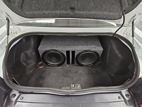 Used 2015 Dodge Challenger SXT image 28