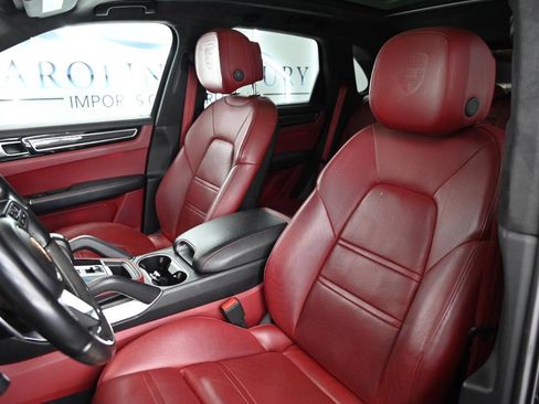 Used 2019 Porsche Cayenne Turbo w/ Sportdesign Package image 17