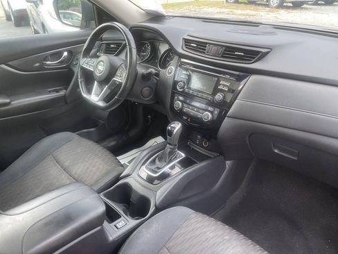 Used 2017 Nissan Rogue SV FWD image 24