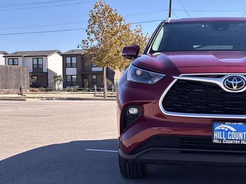 Used 2023 Toyota Highlander XLE image 10