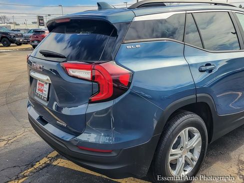 Used 2024 GMC Terrain SLE w/ Driver Convenience Package image 7